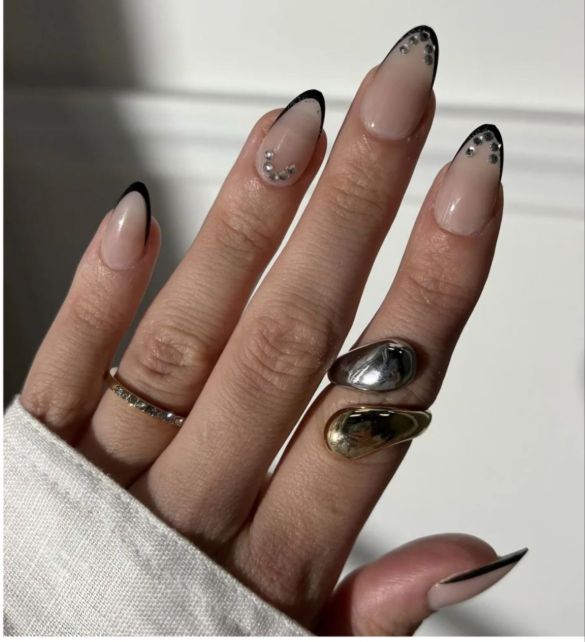 KISS Masterpice Press on Nails, Perfection, Black, Medium Almond, 30 Count MP10