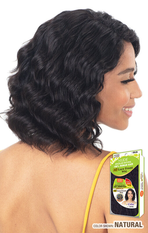 Model Model CELIA lace front wig. Natural