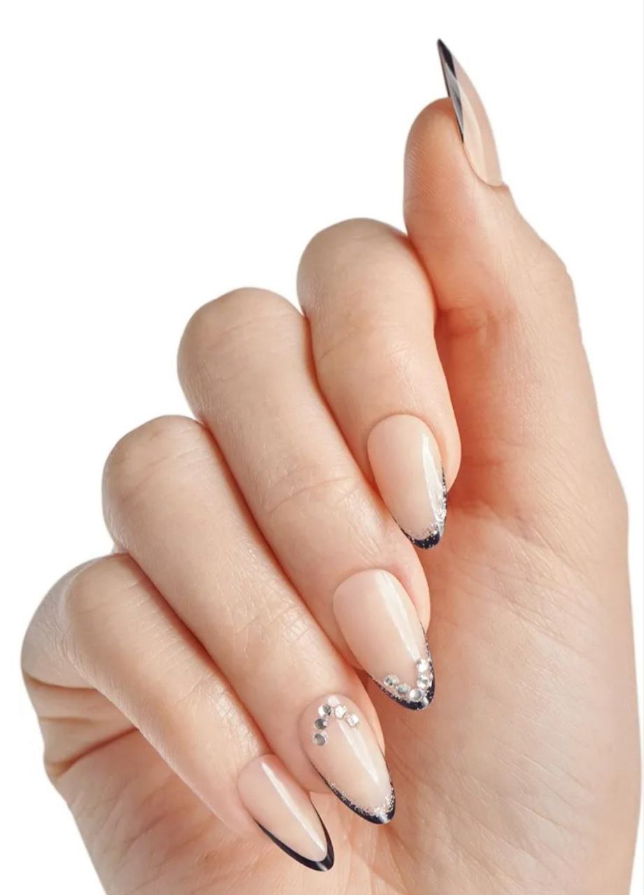 KISS Masterpice Press on Nails, Perfection, Black, Medium Almond, 30 Count MP10